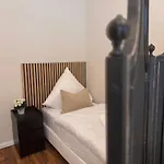 Geraeumiges 3 Raum-city-apartment -ost-2- Düsseldorf