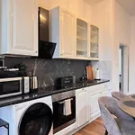 Geraeumiges 3 Raum-city-apartment -ost-2- Apartament