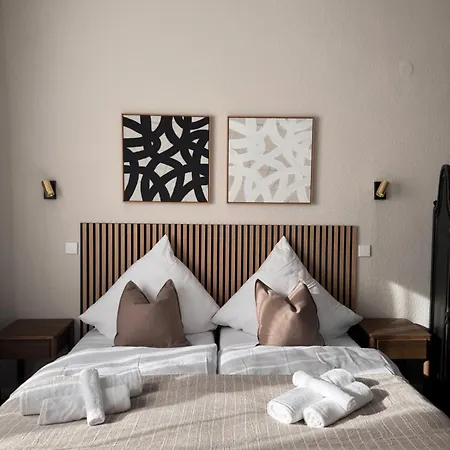 Geraeumiges 3 Raum-city-apartment -ost-2- Apartamento *