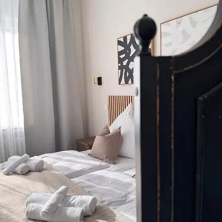 Geraeumiges 3 Raum-city-apartment -ost-2- Dusseldorf