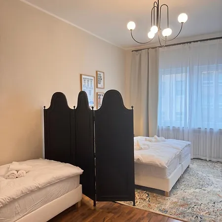 Geraeumiges 3 Raum-city-apartment -ost-2- Apartmán *