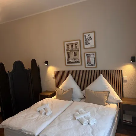 Geraeumiges 3 Raum-city-apartment -ost-2- Dusseldorf
