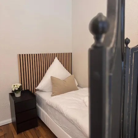 Geraeumiges 3 Raum-city-apartment -ost-2- Dusseldorf