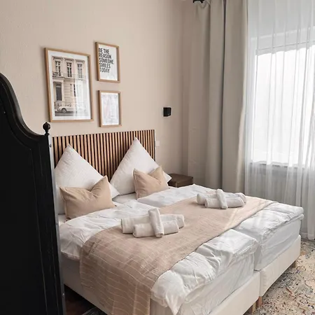 Geraeumiges 3 Raum-city-apartment -ost-2- Dusseldorf
