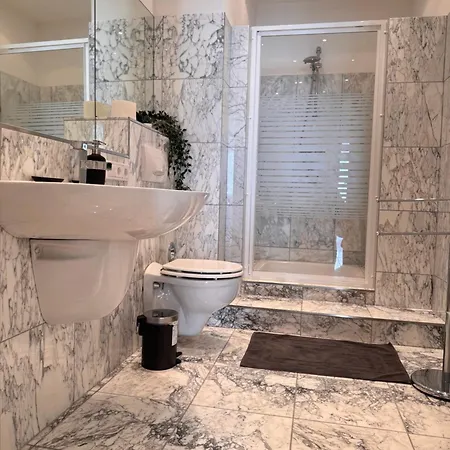 Geraeumiges 3 Raum-city-apartment -ost-2- Düsseldorf