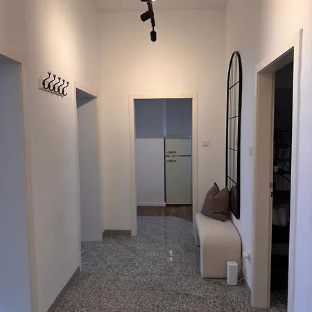 Apartment Geraeumiges 3 Raum-city-apartment -ost-2- *