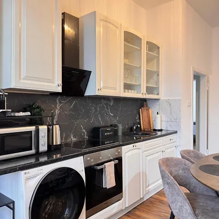 Geraeumiges 3 Raum-city-apartment -ost-2- Apartmán