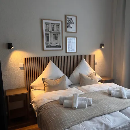 Geraeumiges 3 Raum-city-apartment -ost-2- Apartman Düsseldorf