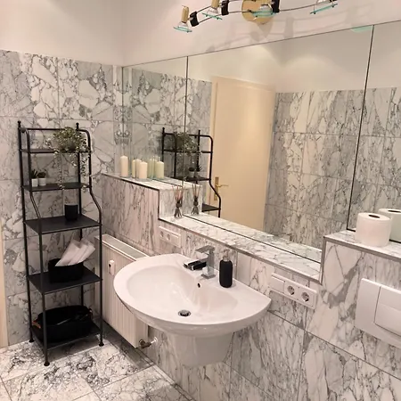 Geraeumiges 3 Raum-city-apartment -ost-2- Apartman *