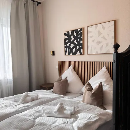 Geraeumiges 3 Raum-city-apartment -ost-2- דירה