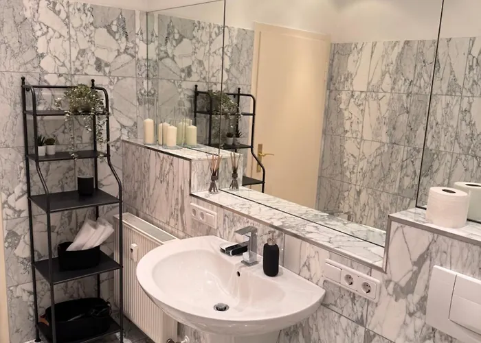 Geraeumiges 3 Raum-city-apartment -ost-2- דירה *