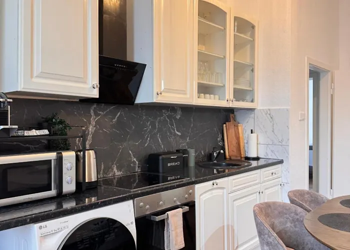 Geraeumiges 3 Raum-city-apartment -ost-2- דירה